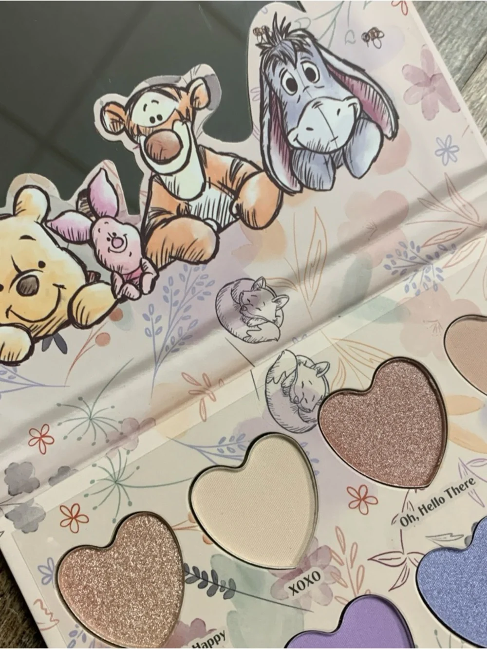 Disney Winnie the Pooh Heart Shaped Eyeshadow Palette w/ Mirror 12 Colors NEW